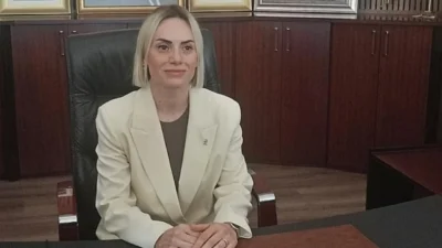 Akçakoca Belediye Başkan Vekili olarak göreve başlayan Alev Ünal, siyasi