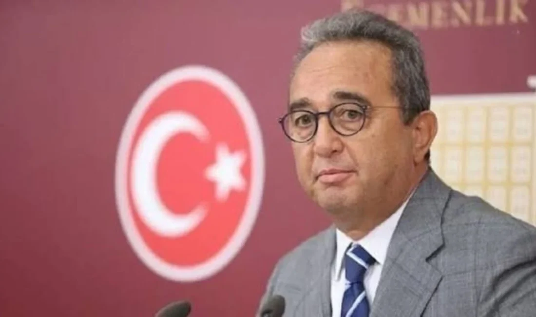 CHP'nin deneyimli isimlerinden Bülent Tezcan'ın hayatı merak ediliyor. İşte yaşı,