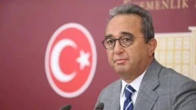 CHP'nin deneyimli isimlerinden Bülent Tezcan'ın hayatı merak ediliyor. İşte yaşı,