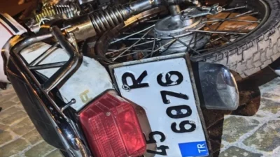 Manisa’nın Salihli ilçesinde polisin “dur” ihtarına uymayarak kaçmaya çalışan motosiklet