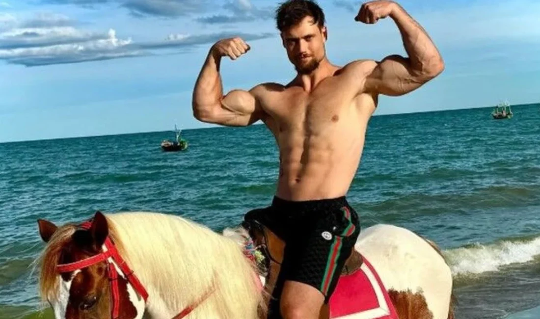 Teksaslı fitness fenomeni, vücut geliştirmeci, fitness modeli ve YouTuber Connor