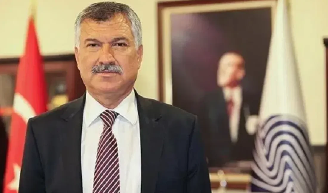 Özgür Özel'in yeni parti girişimini açıklamasının ardından gözler belediye başkanlarına