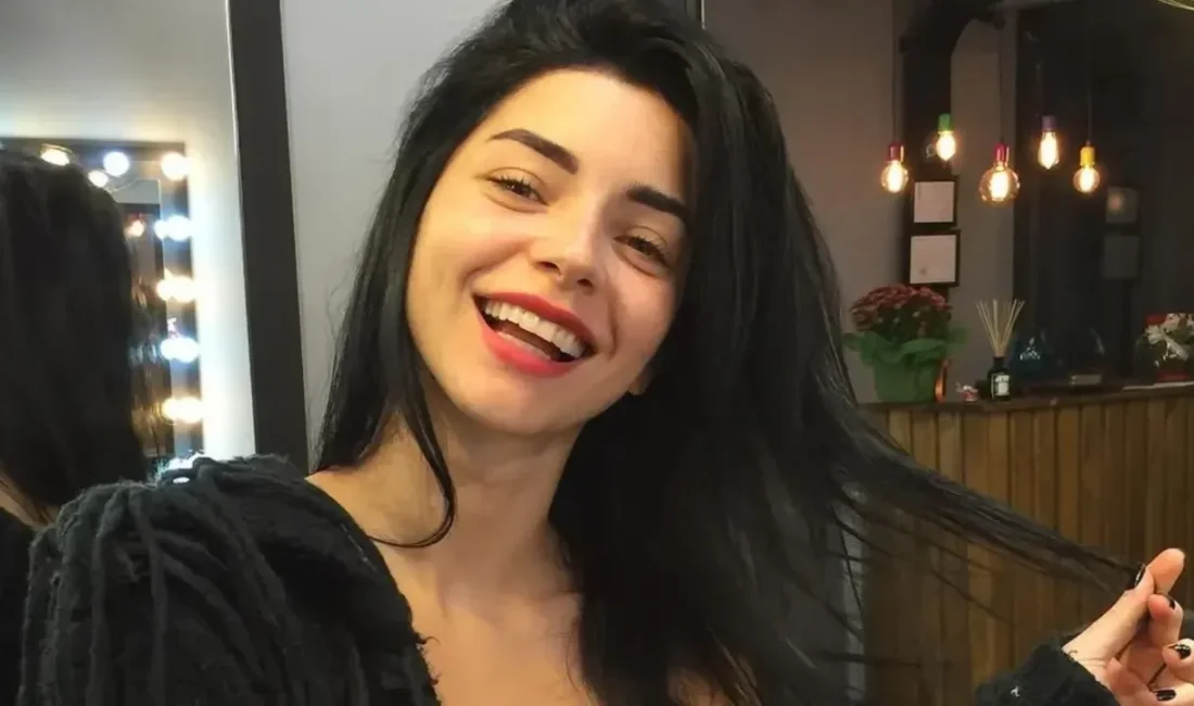 Ekranların sevilen oyuncularından Merve Boluğur, genç yaşta adım attığı oyunculuk