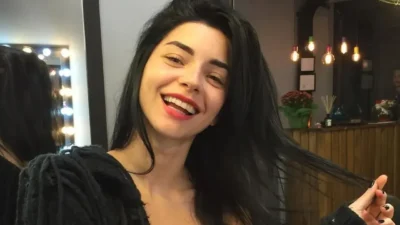 Ekranların sevilen oyuncularından Merve Boluğur, genç yaşta adım attığı oyunculuk