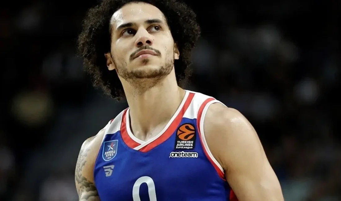 Fenerbahçe Beko, Anadolu Efes'in yıldız oyuncusu Shane Larkin ile 2