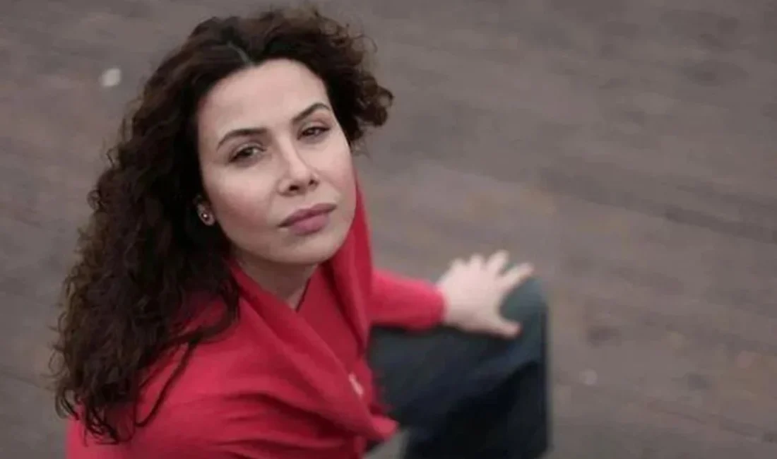 Oyuncu Zeynep Papuççuoğlu'nun hayatı yeniden gündemde. Tarık Papuççuoğlu'nun kızı olan