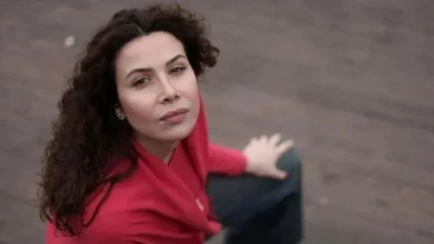 Oyuncu Zeynep Papuççuoğlu'nun hayatı yeniden gündemde. Tarık Papuççuoğlu'nun kızı olan