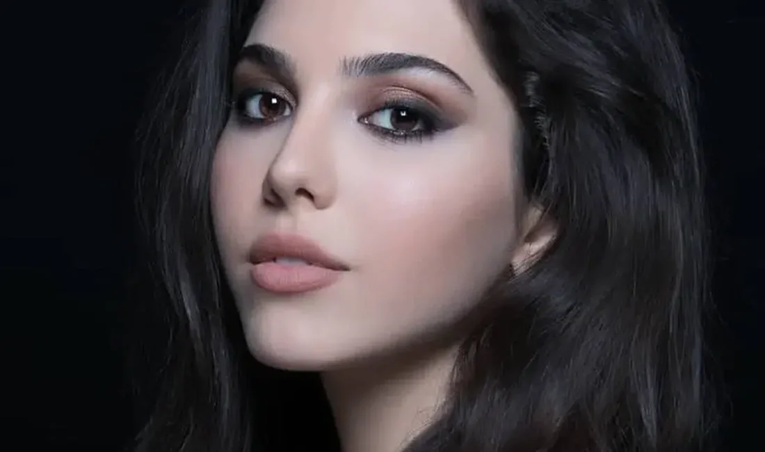 Pelin Uluksar, televizyon dünyasında dikkat çeken bir oyuncudur. Eğitim hayatı