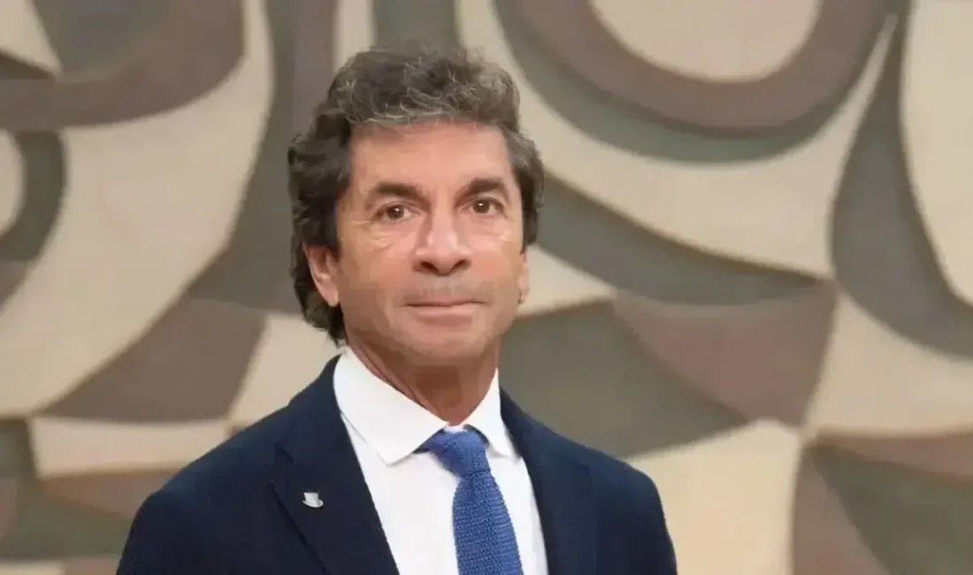 Cem Hakko, Vakko'nun kurucusu Vitali Hakko'nun oğlu olarak iş dünyasında
