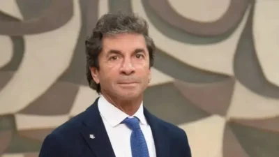 Cem Hakko, Vakko'nun kurucusu Vitali Hakko'nun oğlu olarak iş dünyasında