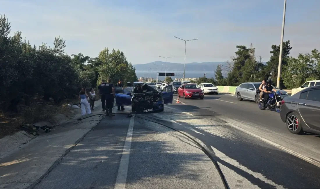 Bursa'da seyir halindeki araçta yangın çıktı. Kısa sürede büyüyen alevler,
