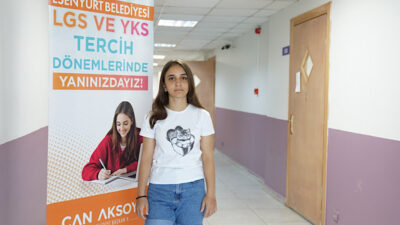  Esenyurt Belediyesi Sürekli Eğitim Merkezi'nde ücretsiz LGS eğitimi alan öğrencilerden