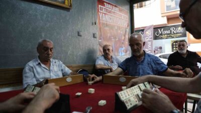 Elazığ’da bir kahvehanede okey oynayan vatandaşlardan birisi, ’Taşım gelmiyor’ diyerek