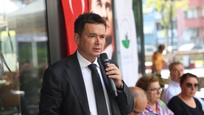 Osmangazi Belediye Başkanı Erkan Aydın, mahalle ziyaretleri kapsamında Muradiye Parkı'nda