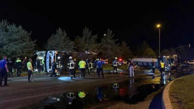 Kayseri'nin Kocasinan ilçesinde yolcu otobüsü ile yakıt tankeri taşıyan tırın