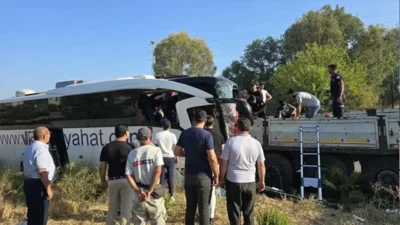 Muğla'nın Milas ilçesinde İstanbul-Bodrum seferini yapan yolcu otobüsünün demir yüklü