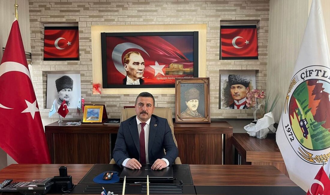 Çiftlik Belediye Başkanı Arif Çakıl, 30 Ağustos Zafer Bayramı kutlama