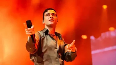 Mert Demir, Harbiye konserinde bıyıklarını kestirerek dikkatleri üzerine çekti. Bu