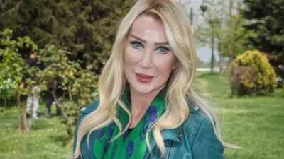 Ünlü sanatçı Seda Sayan, katıldığı programda çanta tercihleri hakkında dikkat