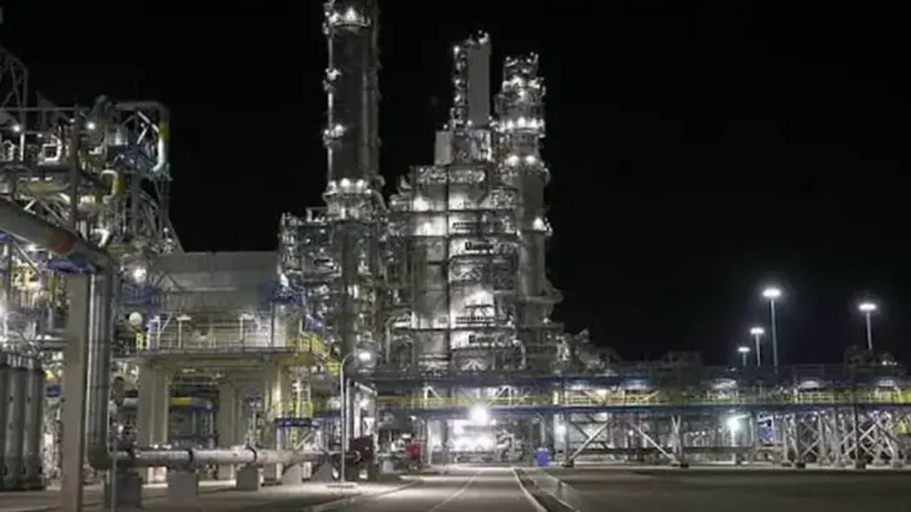 Rusya'nın doğusundaki Amur bölgesinde inşaatı süren gaz-kimya kompleksinde çıkan yangında