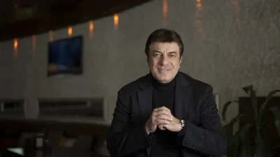 Coşkun Sabah, yeni saç rengiyle dikkatleri üzerine çekti ve botoks