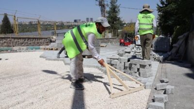 Haliliye Belediyesi, ilçenin farklı mahallelerinde 12 ekiple yol yapım, bakım