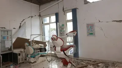 Endonezya'nın doğusunda 15 Ağustos'ta meydana gelen 7.7 büyüklüğündeki depremde yaşamını