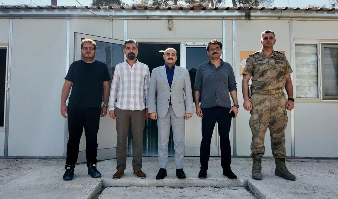 Şanlıurfa’nın Akçakale ilçesinde Kaymakam Ali Cemal Altınöz, yapımı devam eden