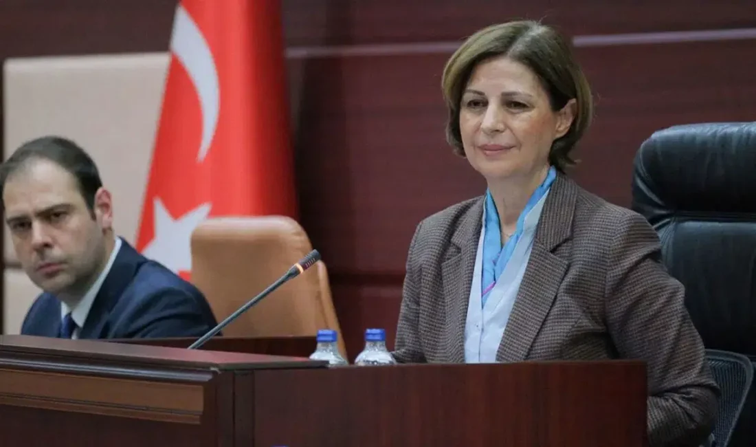 Eskişehir Büyükşehir Belediye Başkanı Ayşe Ünlüce'nin CHP'den istifası ve yeni
