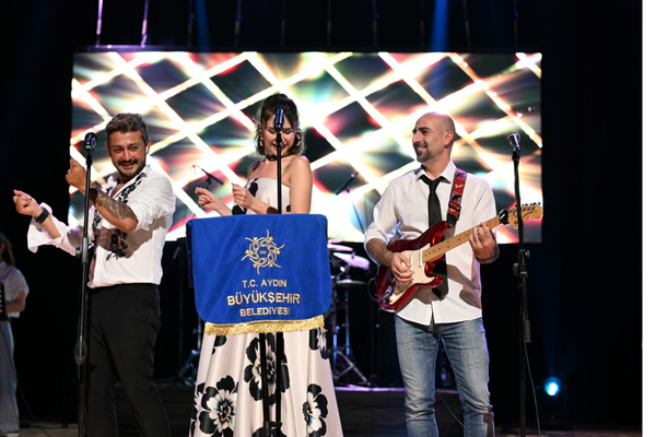 Aydın Büyükşehir Belediyesi tarafından düzenlenen 'Yaz Konserleri' sürüyor. Kentin dört