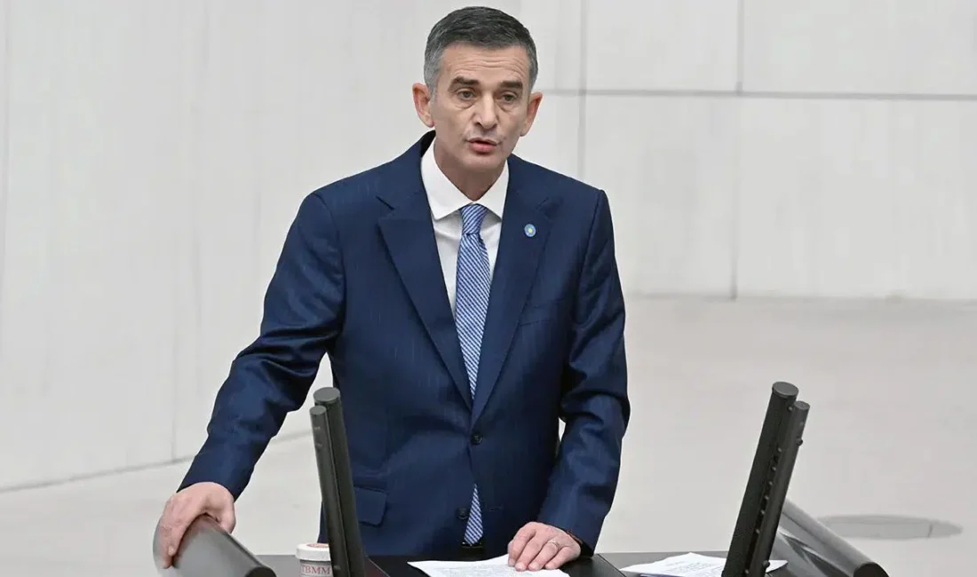 Ümit Dikbayır, Türk siyasetinde önemli görevlerde bulunmuş bir isimdir. Siyasi