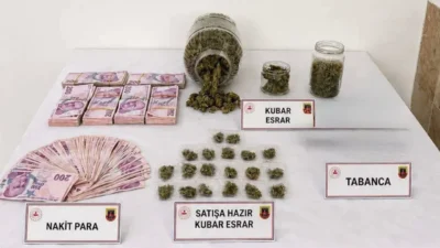 Aydın'ın Nazilli ilçesinde uyuşturucu ticareti yaparken suçüstü yakalanan iki şüpheli