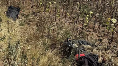 Tekirdağ'ın Hayrabolu ilçesinde sürücünün direksiyon hakimiyetini kaybetmesi sonucu motosiklet devrildi,