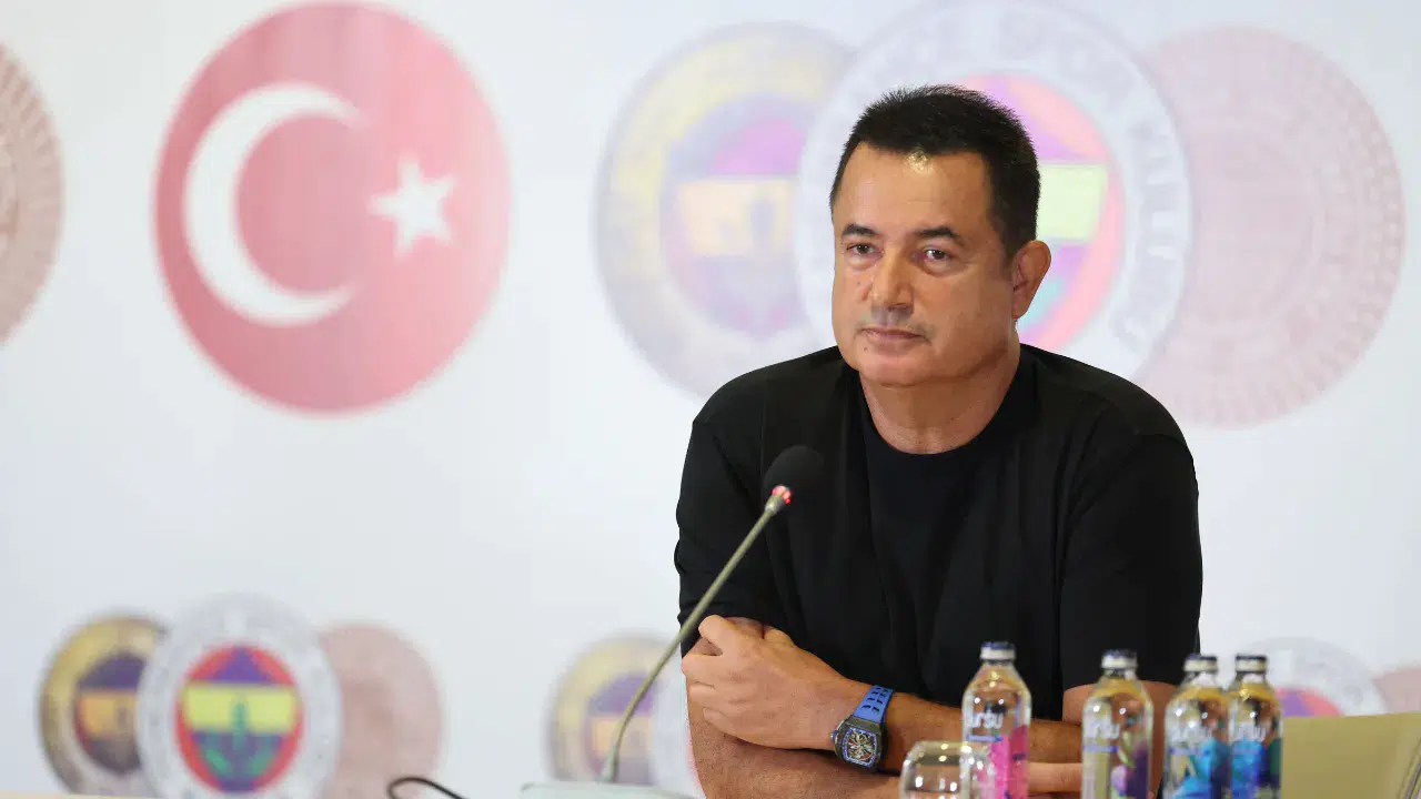 Fenerbahçe'de Acun Ilıcalı ile kulüp yönetimi arasında yaşanan loca krizinde