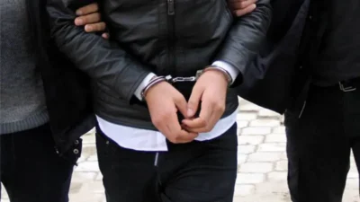 Samsun'un İlkadım ilçesinde saldırıya uğrayan 19 yaşındaki genç, tabancayla bacağından