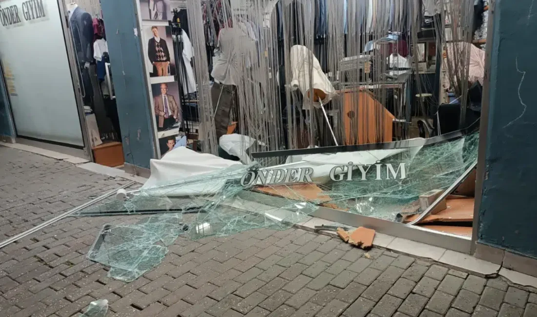 Bursa'da bir otomobil giyim mağazasının vitrininden içeri girdi. Kaza sonrası