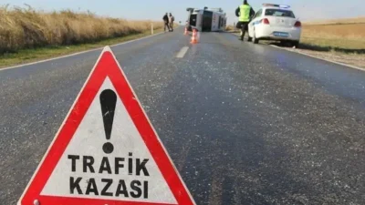 Şanlıurfa’nın Siverek ilçesinde 4 otomobilin karıştığı zincirleme trafik kazasında 17