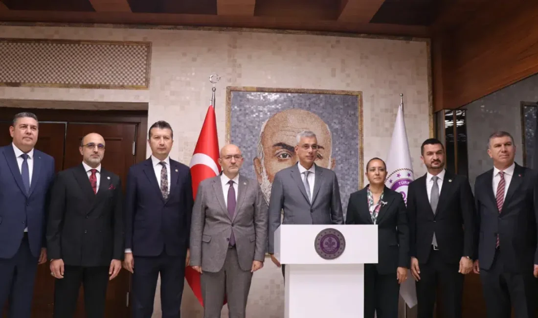 Sağlık Bakanı Kemal Memişoğlu, Burdur Valiliğini ziyaret etti. Bakan Memişoğlu,