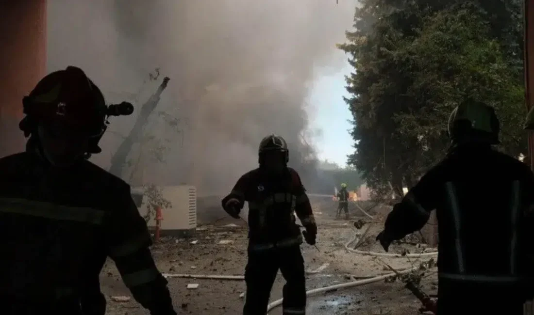 Rusya'dan Ukrayna'nın başkenti Kiev'e yönelik hava saldırıları düzenlendi. Saldırılarda 8