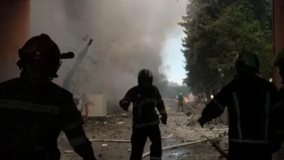 Rusya'dan Ukrayna'nın başkenti Kiev'e yönelik hava saldırıları düzenlendi. Saldırılarda 8