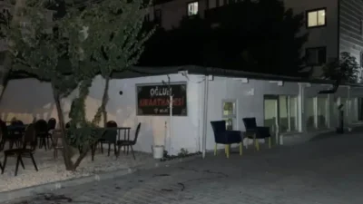 İstanbul Büyükçekmece'de bir kıraathaneye silahlı saldırı düzenlendi. Saldırıda yaralanan 3