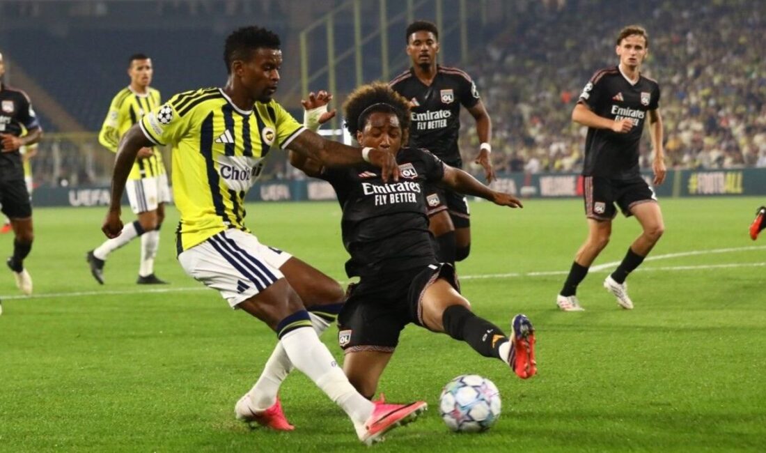 Fenerbahçe, UEFA Şampiyonlar Ligi play-off turu rövanşında Lyon'a konuk oluyor.