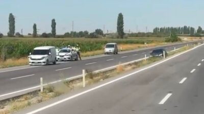 Niğde-Altunhisar kara yolu üzerinde sürücüsünün direksiyon hakimiyetini kaybettiği otomobil, yol