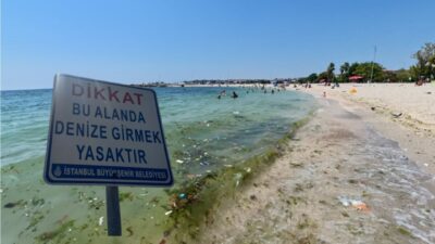 Yeşilköy sahilinde artan kirlilik ve "Denize girmek yasaktır" uyarılarına rağmen