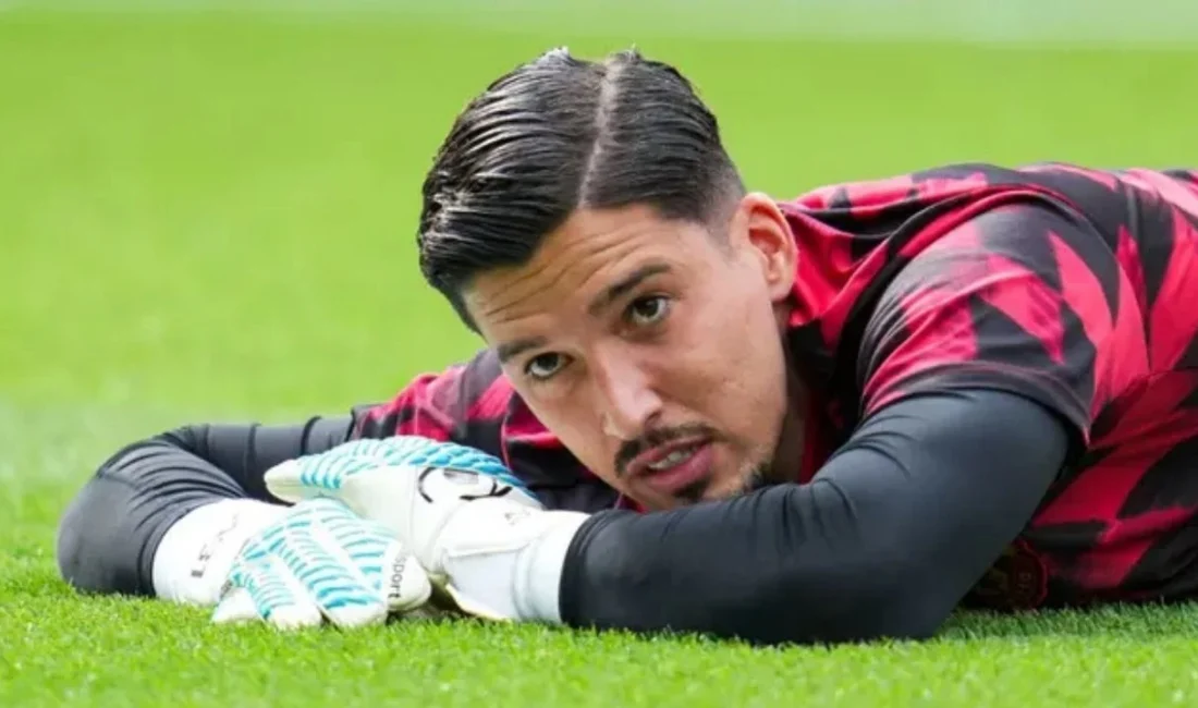 İngiltere Premier Lig ekibi Manchester United, milli kaleci Altay Bayındır'ın