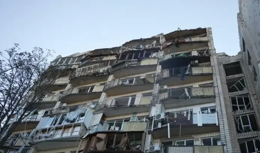 Ukrayna'nın başkenti Kiev'e düzenlenen füze saldırısında 15 kişinin hayatını kaybettiği,