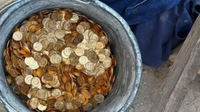 Belçika'nın Dendermonde kentinde tadilat sırasında bir binanın duvarına gizlenmiş yaklaşık