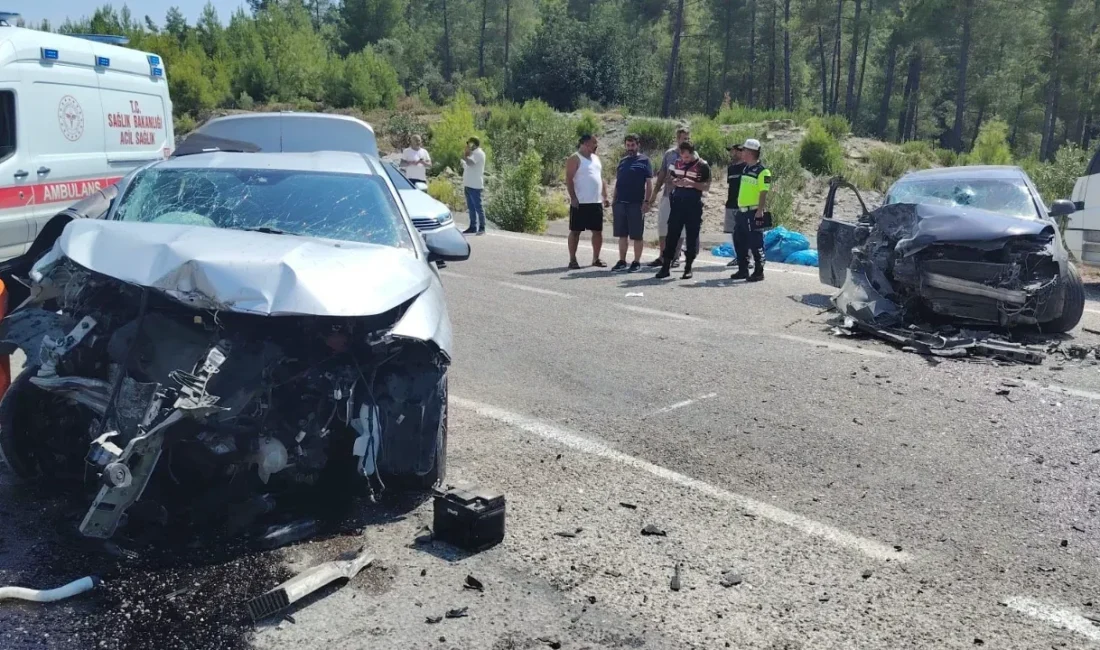 İki otomobilin çarpıştığı trafik kazasında 4 kişi yaralandı. Hastaneye kaldırılan