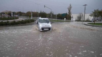 Niğde kent genelinde hafta sonunun ilk gününde serin bir hava
