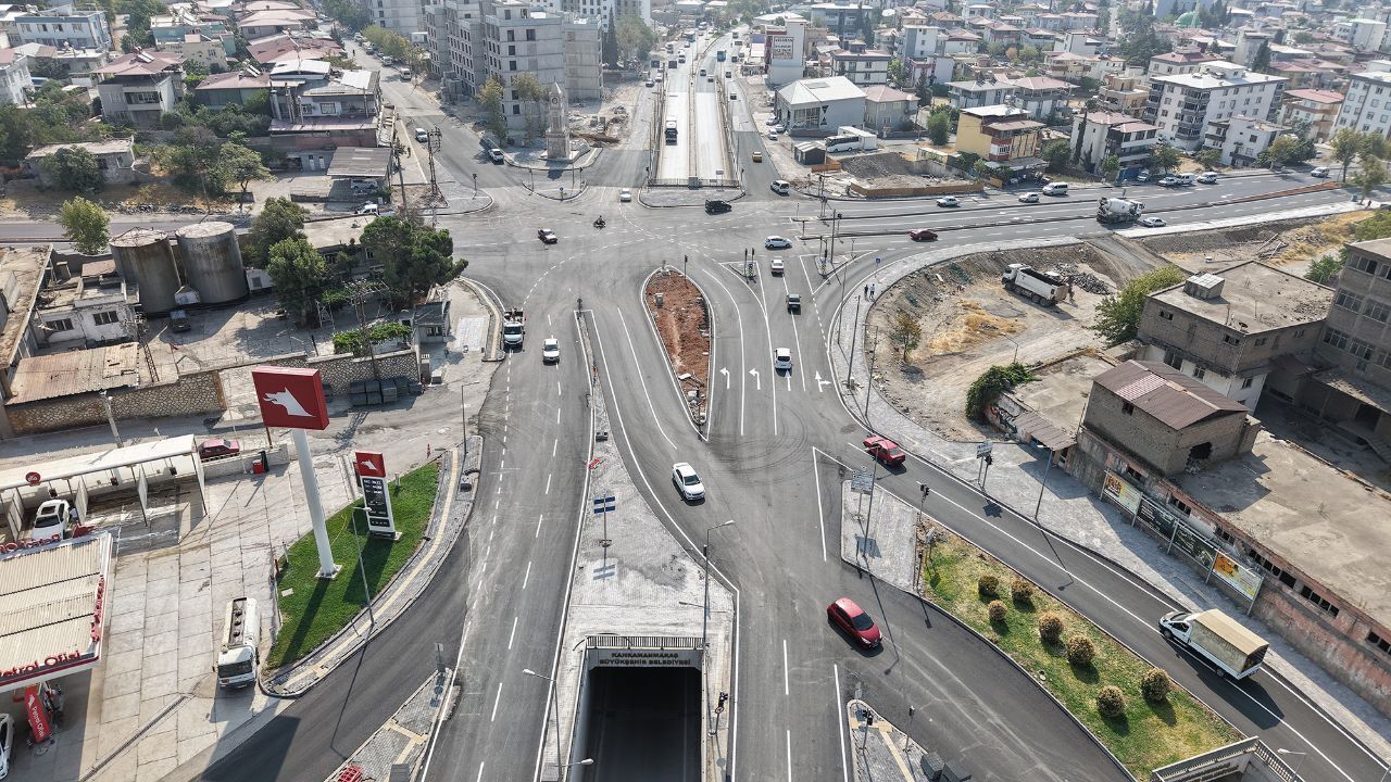 Kahramanmaraş’ta sürücülerin korkulu rüyası olan Tevfik Kadıoğlu Kavşağı’nda son dönemece